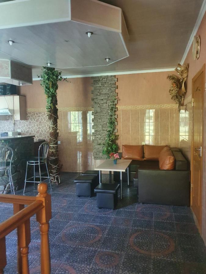 Дом Для Души С Бассейном Целиком Hotel Vinnytsia Bagian luar foto