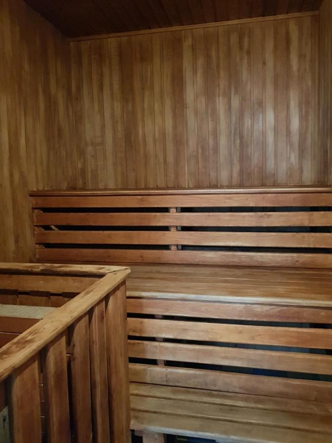 Дом Для Души С Бассейном Целиком Hotel Vinnytsia Bagian luar foto